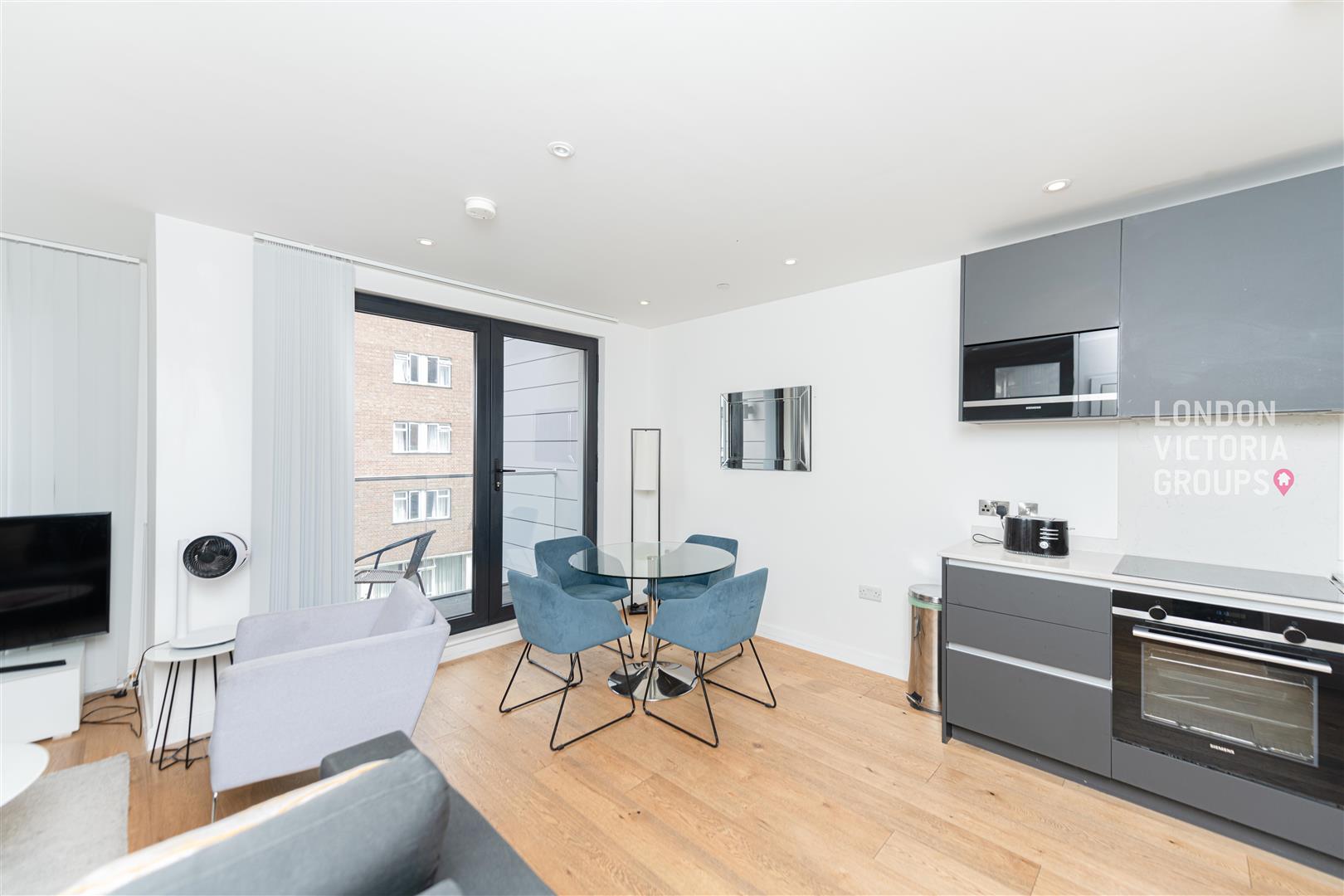 1 bed property in 12 Dock Street, London